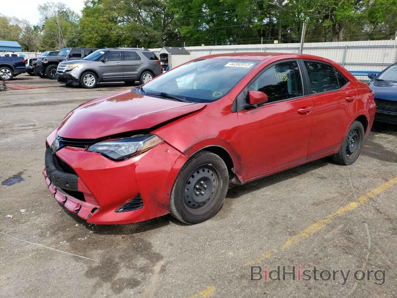 Photo 5YFBURHE2JP853279 - TOYOTA COROLLA 2018