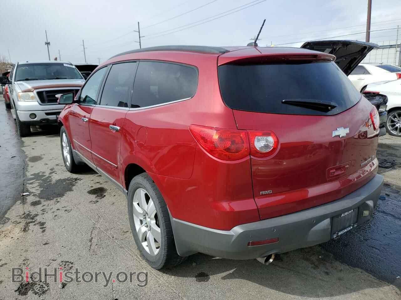 2012 CHEVROLET TRAVERSE - VIN: 1GNKVLED7CJ301247 - Фото 2