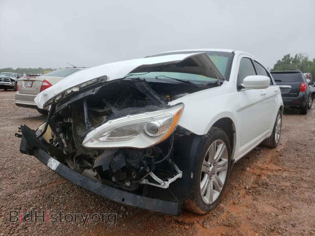 2013 CHRYSLER 200 - VIN: 1C3CCBAB4DN670910 - Photo 2