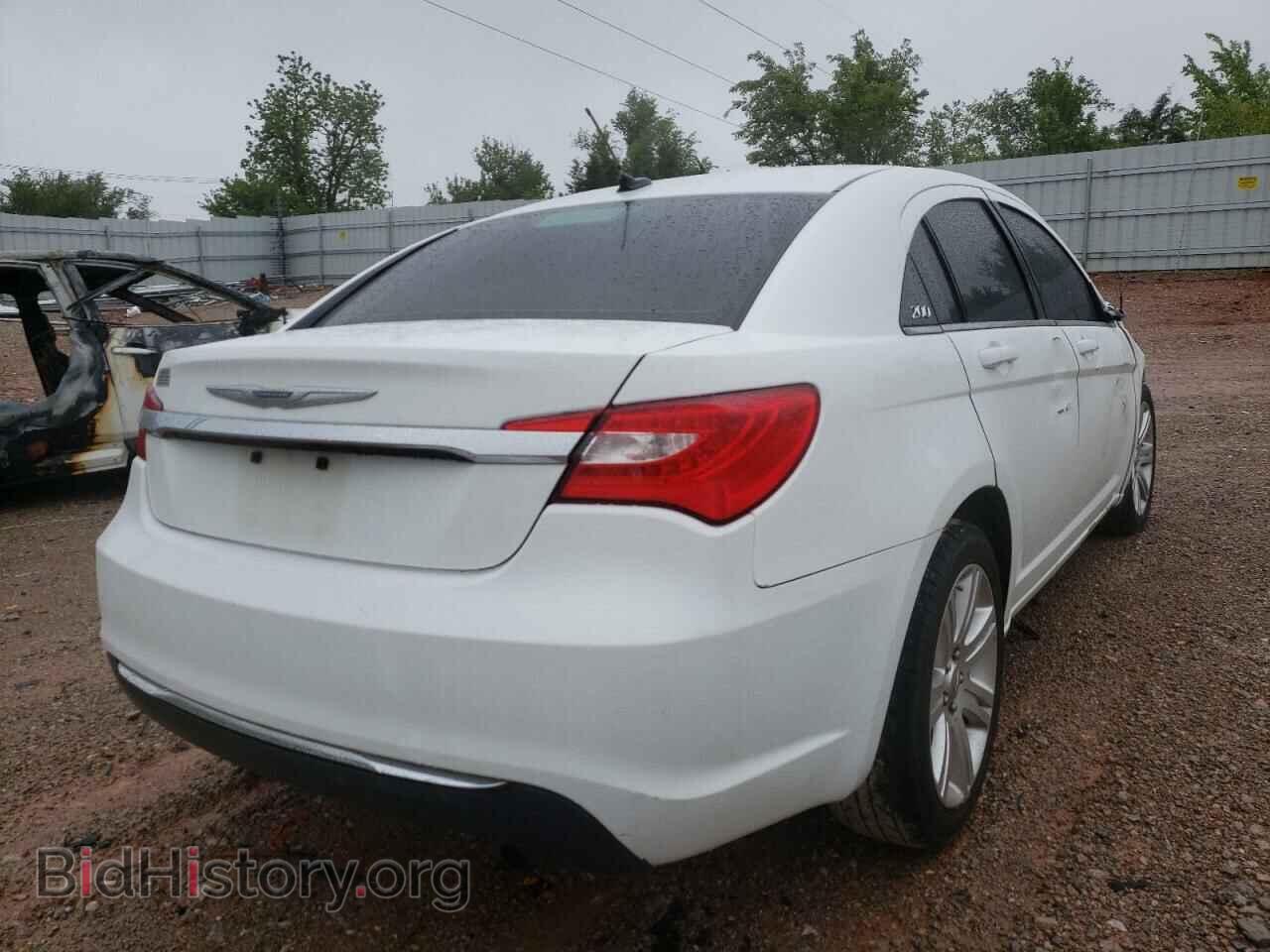 2013 CHRYSLER 200 - VIN: 1C3CCBAB4DN670910 - Photo 4