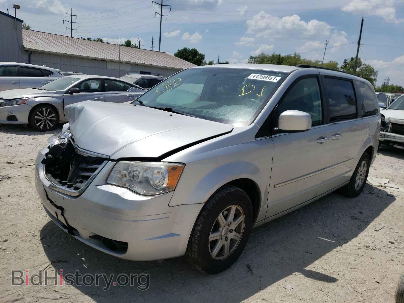 2010 CHRYSLER MINIVAN - VIN: 2A4RR5D16AR257193 - Фото 2