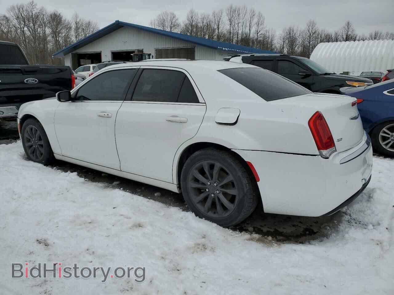 2016 CHRYSLER 300 - VIN: 2C3CCARG2GH262025 - Фото 2