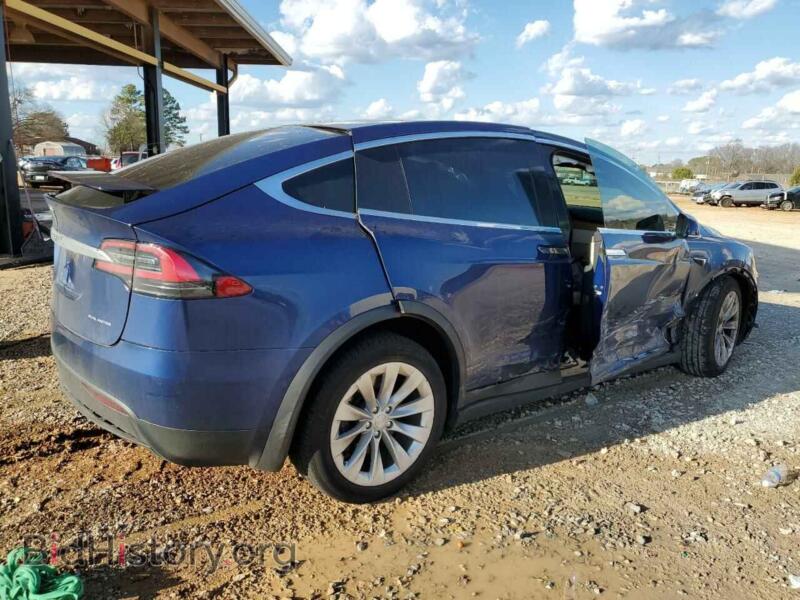 2019 Tesla MODEL X (VIN 5YJXCDE21KF200168) — фото 3 из 12