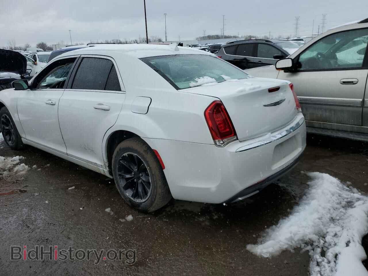 2015 CHRYSLER 300 - VIN: 2C3CCAAGXFH735888 - Фото 2