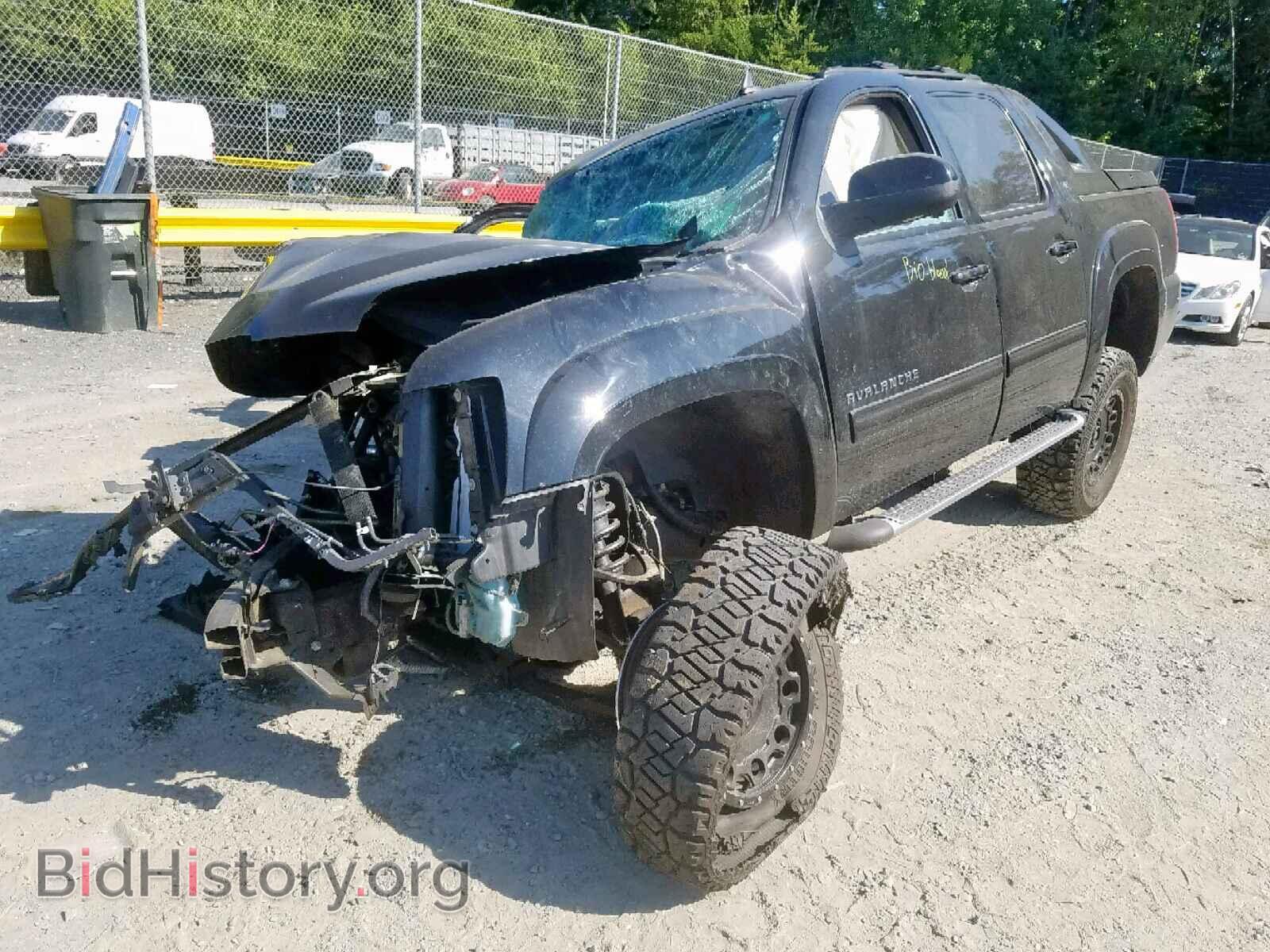 2011 CHEVROLET AVALANCHE - VIN: 3GNTKFE35BG398048 - Фото 2