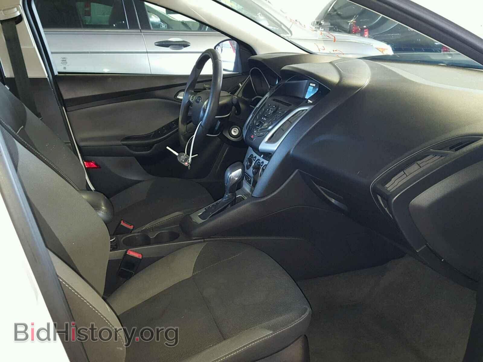 2012 Ford FOCUS (VIN 1FAHP3F23CL330409) — фото 5 из 10