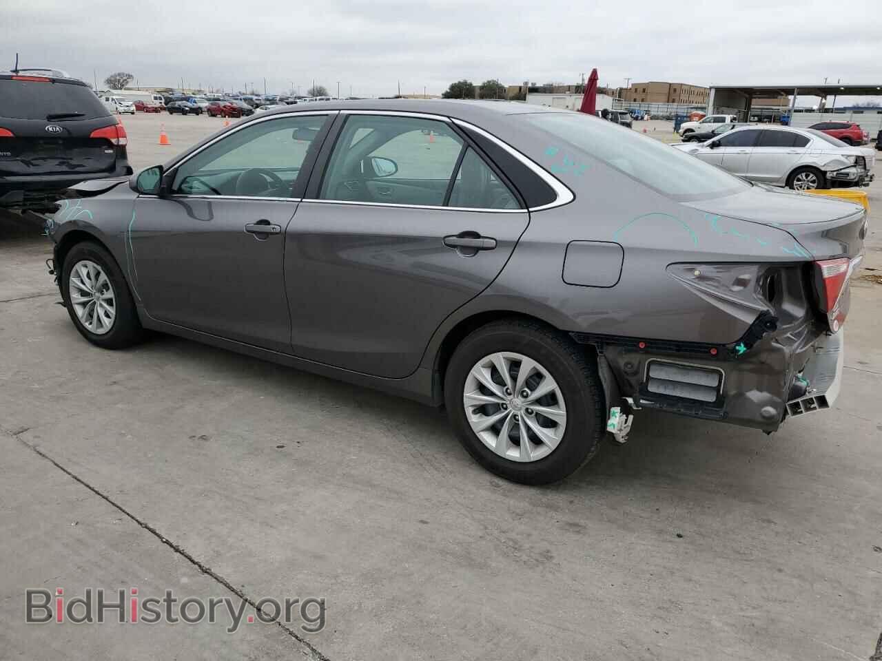 2016 TOYOTA CAMRY - VIN: 4T4BF1FK7GR517841 - Фото 2