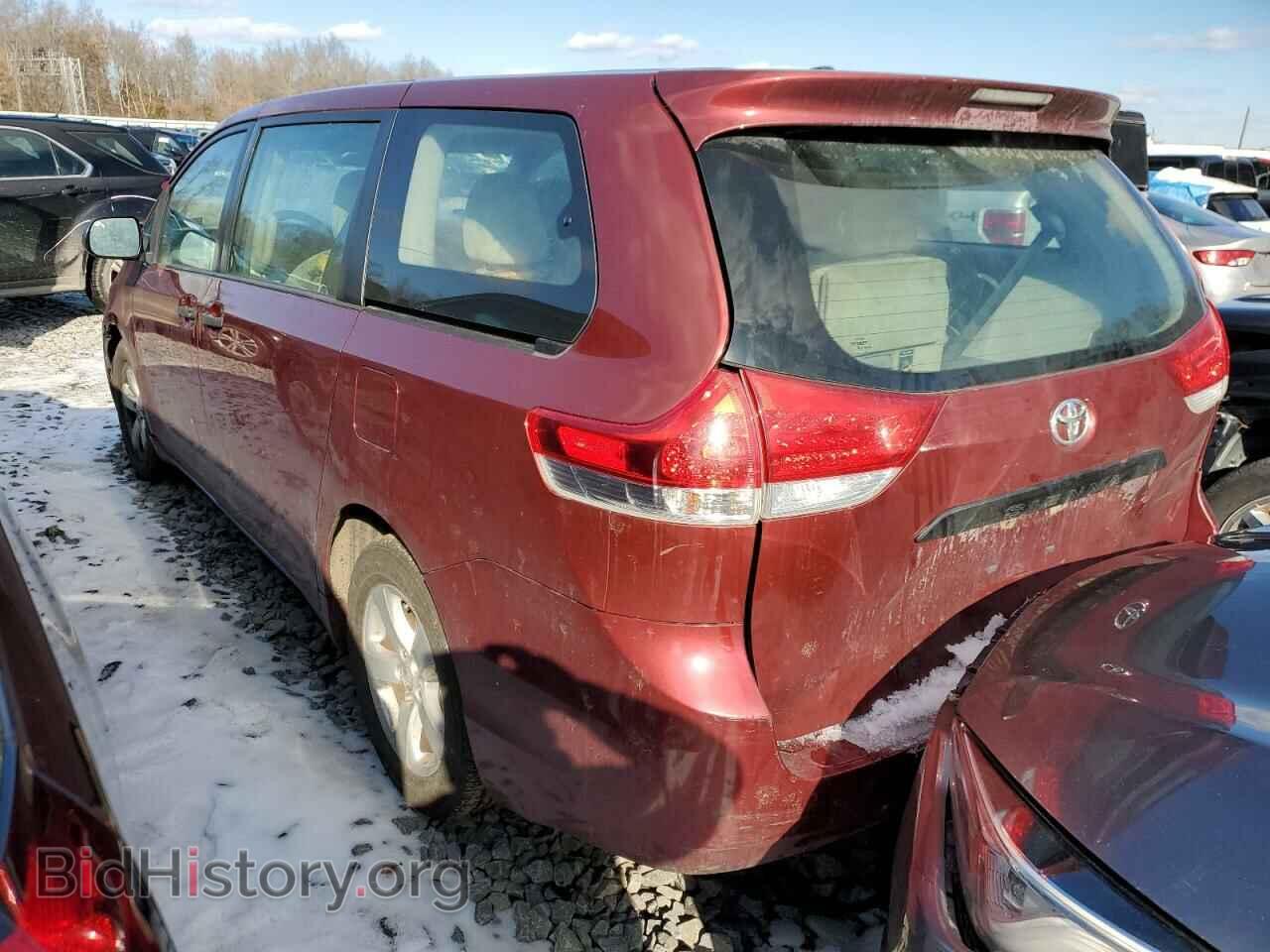 2012 TOYOTA SIENNA - VIN: 5TDKA3DC2CS014043 - Фото 2