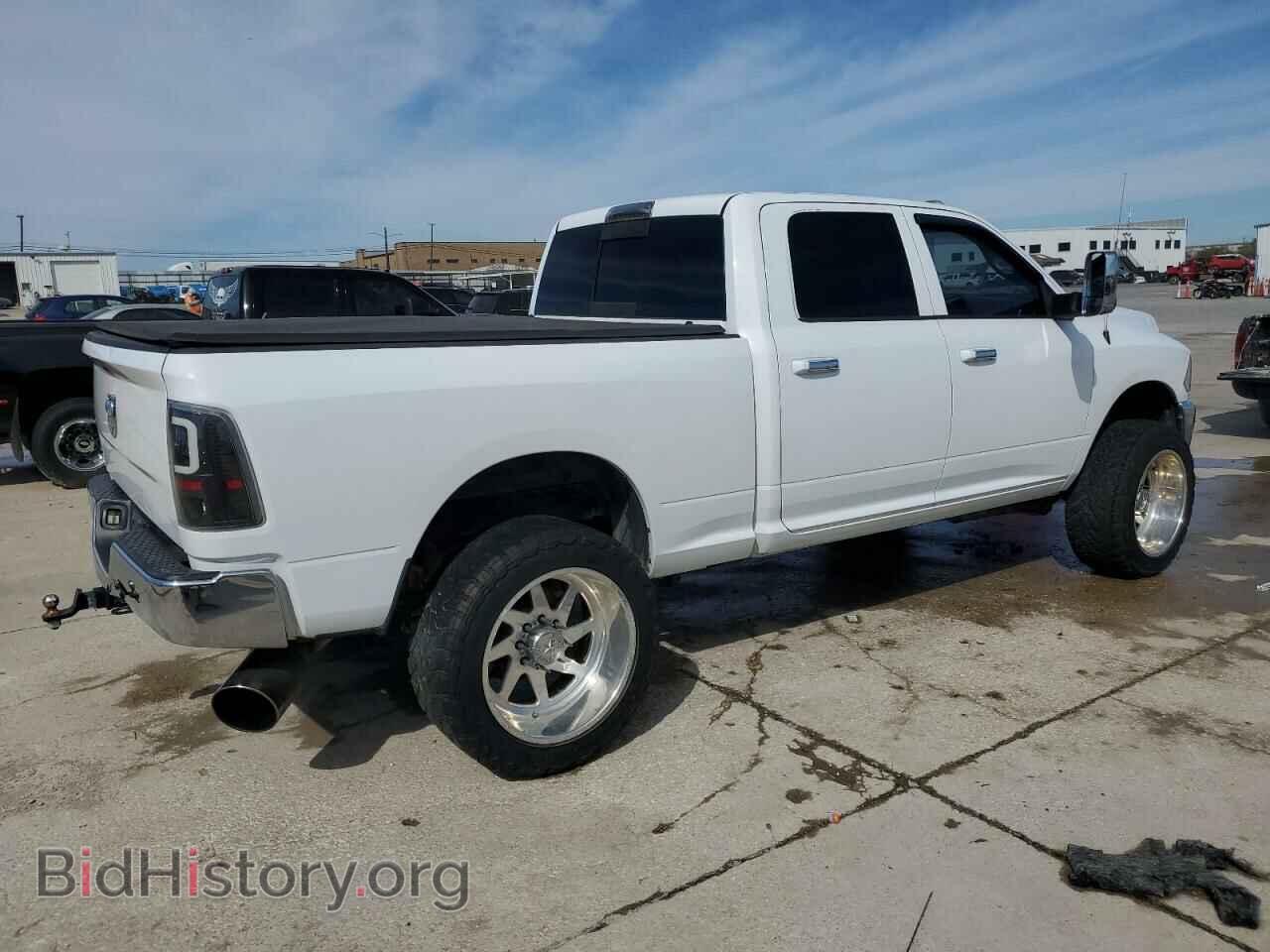 2015 RAM All Models - VIN: 3C6UR5DL5FG623912 - Photo 3