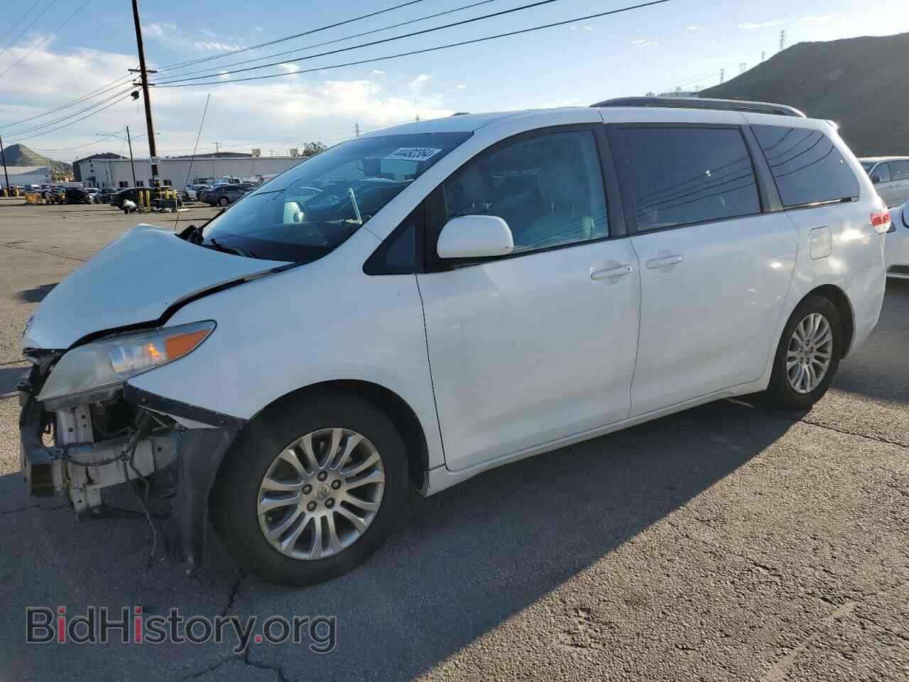 Photo 5TDYK3DC8BS038451 - TOYOTA All Models 2011