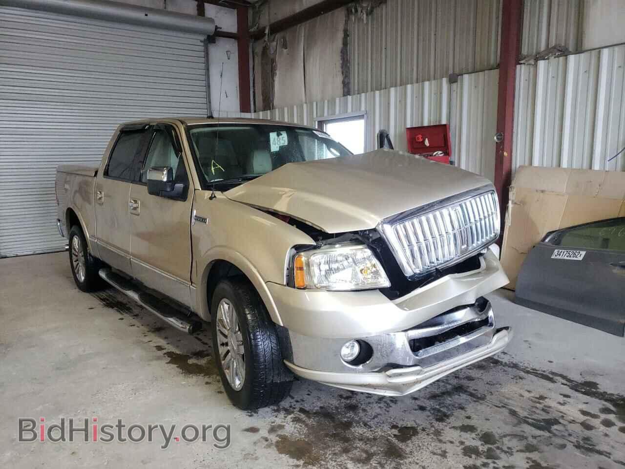 Photo 5LTPW16558FJ03197 - LINCOLN MARK LT 2008