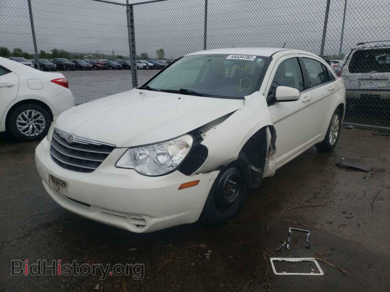 2010 CHRYSLER SEBRING - VIN: 1C3CC5FB8AN205326 - Фото 2