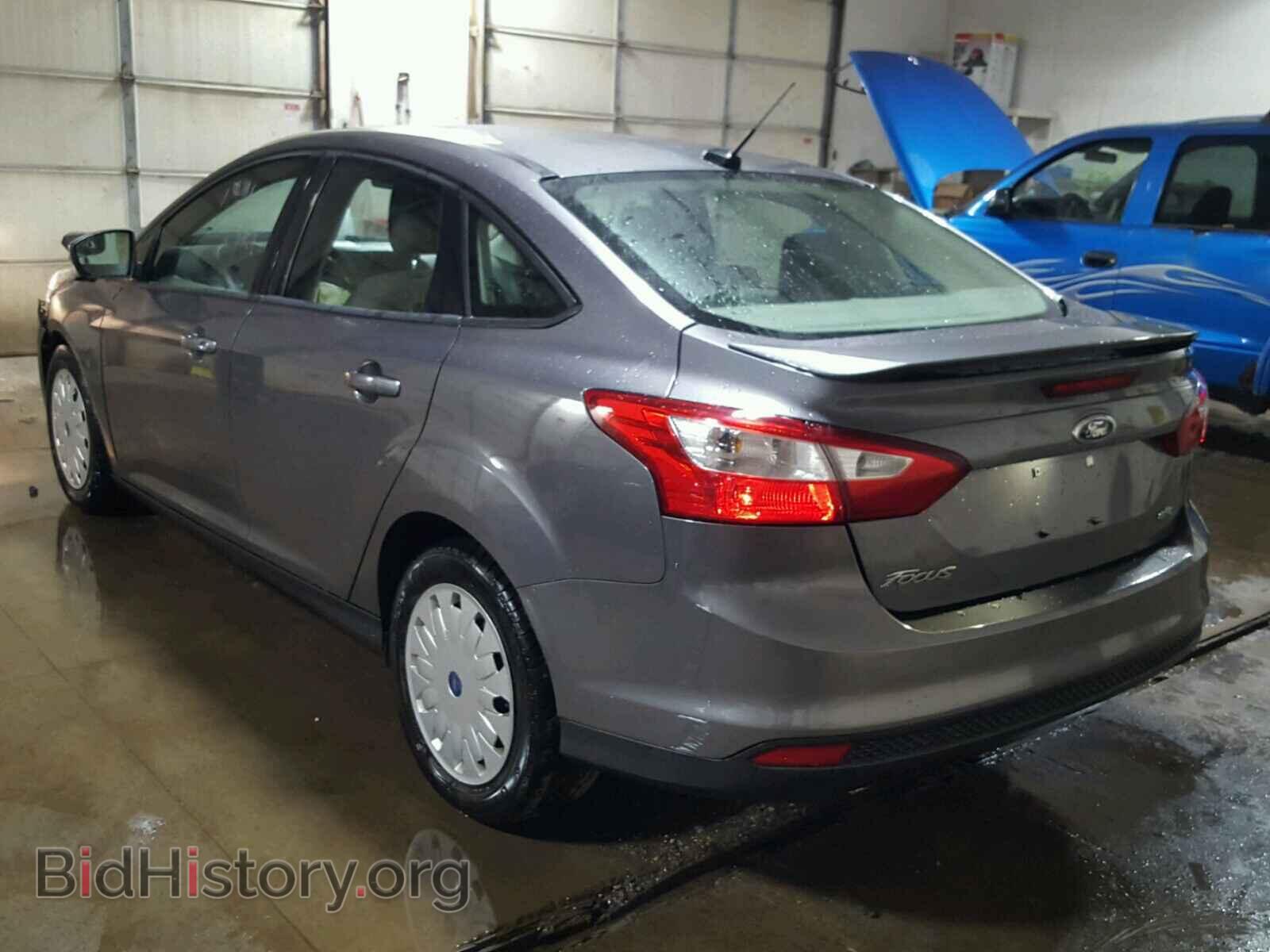 2012 Ford FOCUS (VIN 1FAHP3F28CL194701) — photo 3 of 10