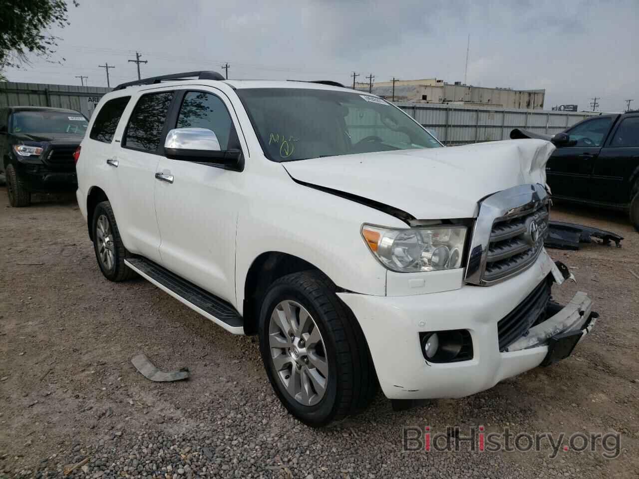 Photo 5TDKY5G16BS034909 - TOYOTA SEQUOIA 2011