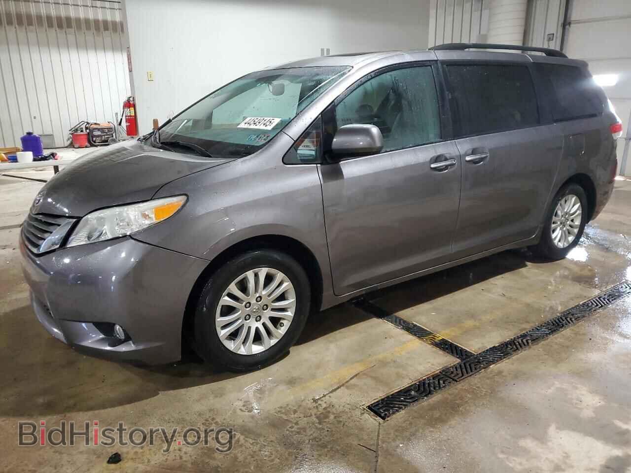 Photo 5TDYK3DC8BS172652 - TOYOTA All Models 2011