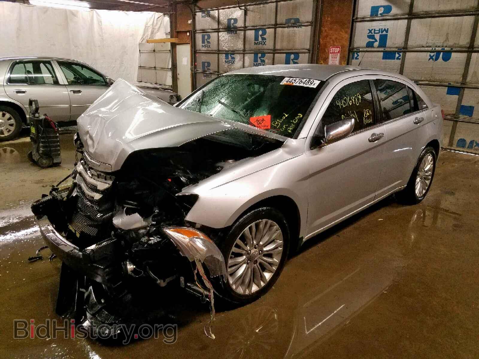 2011 CHRYSLER 200 - VIN: 1C3BC2FG0BN504896 - Фото 2