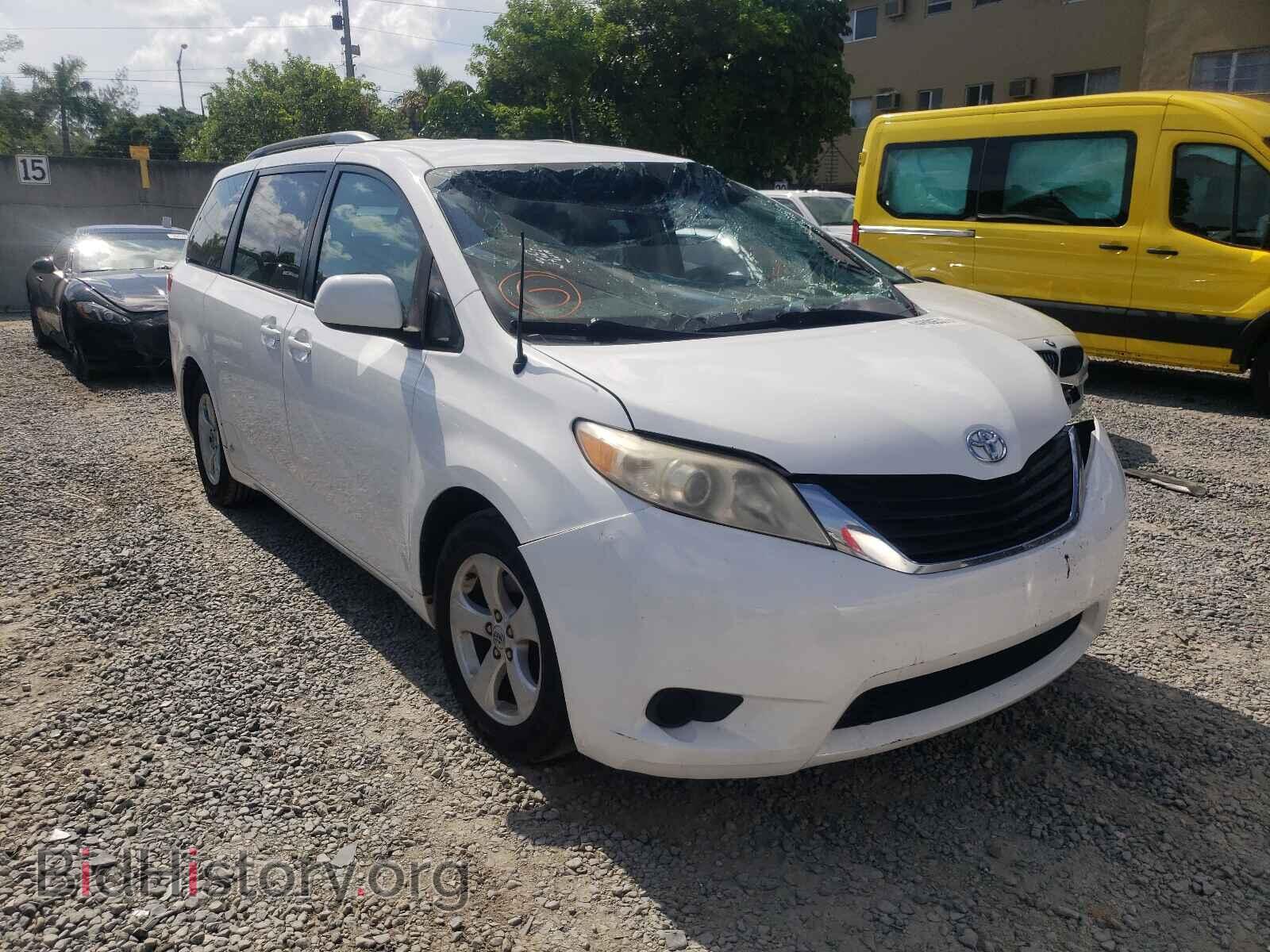 Фотография 5TDKK3DC2CS260331 - TOYOTA SIENNA 2012