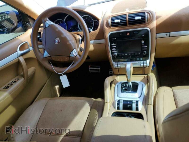 2010 Porsche CAYENNE (VIN WP1AD2AP0ALA61203) — фото 8 из 12
