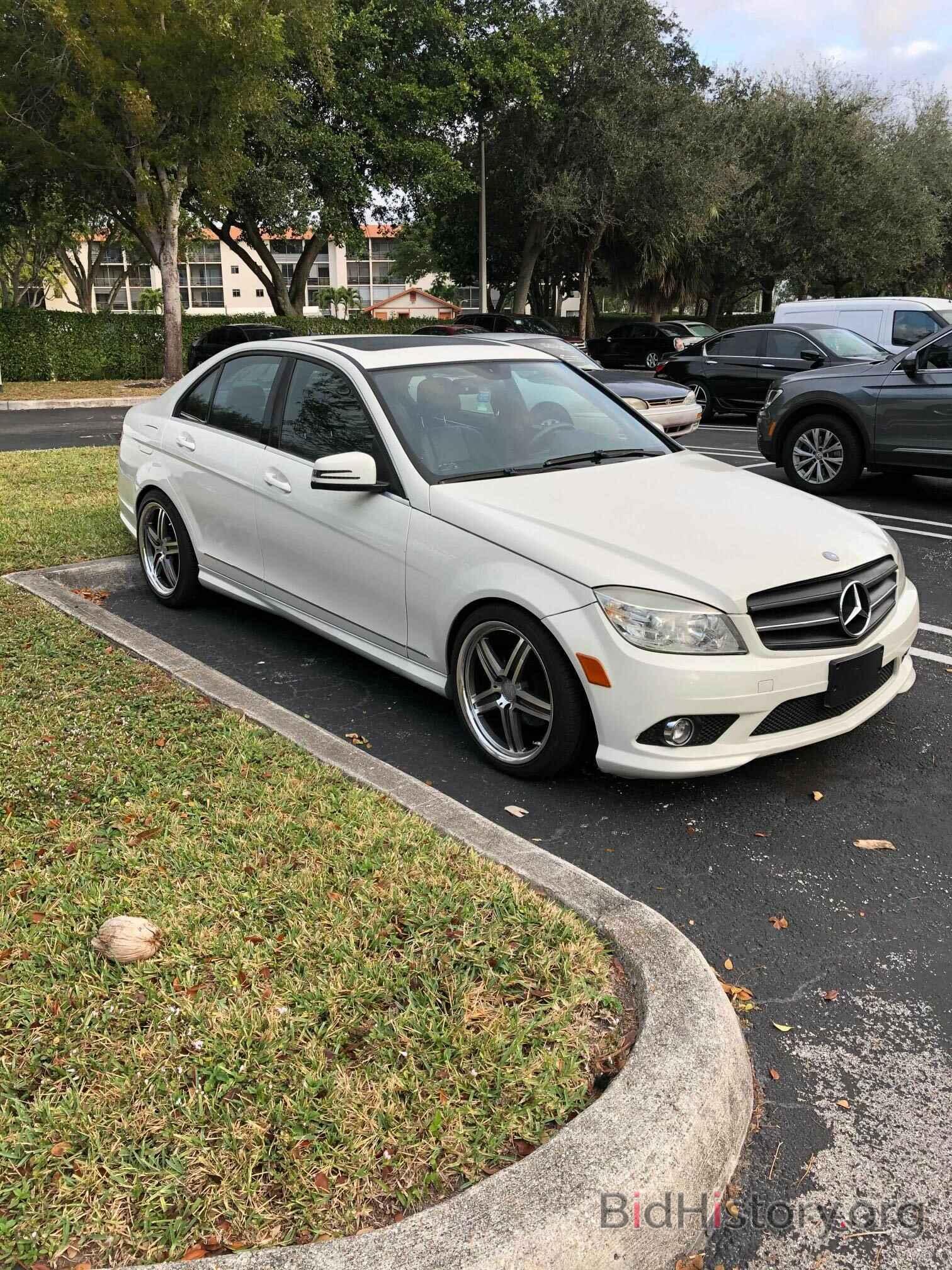 Photo WDDGF8BB8AF453698 - MERCEDES-BENZ C CLASS 2010