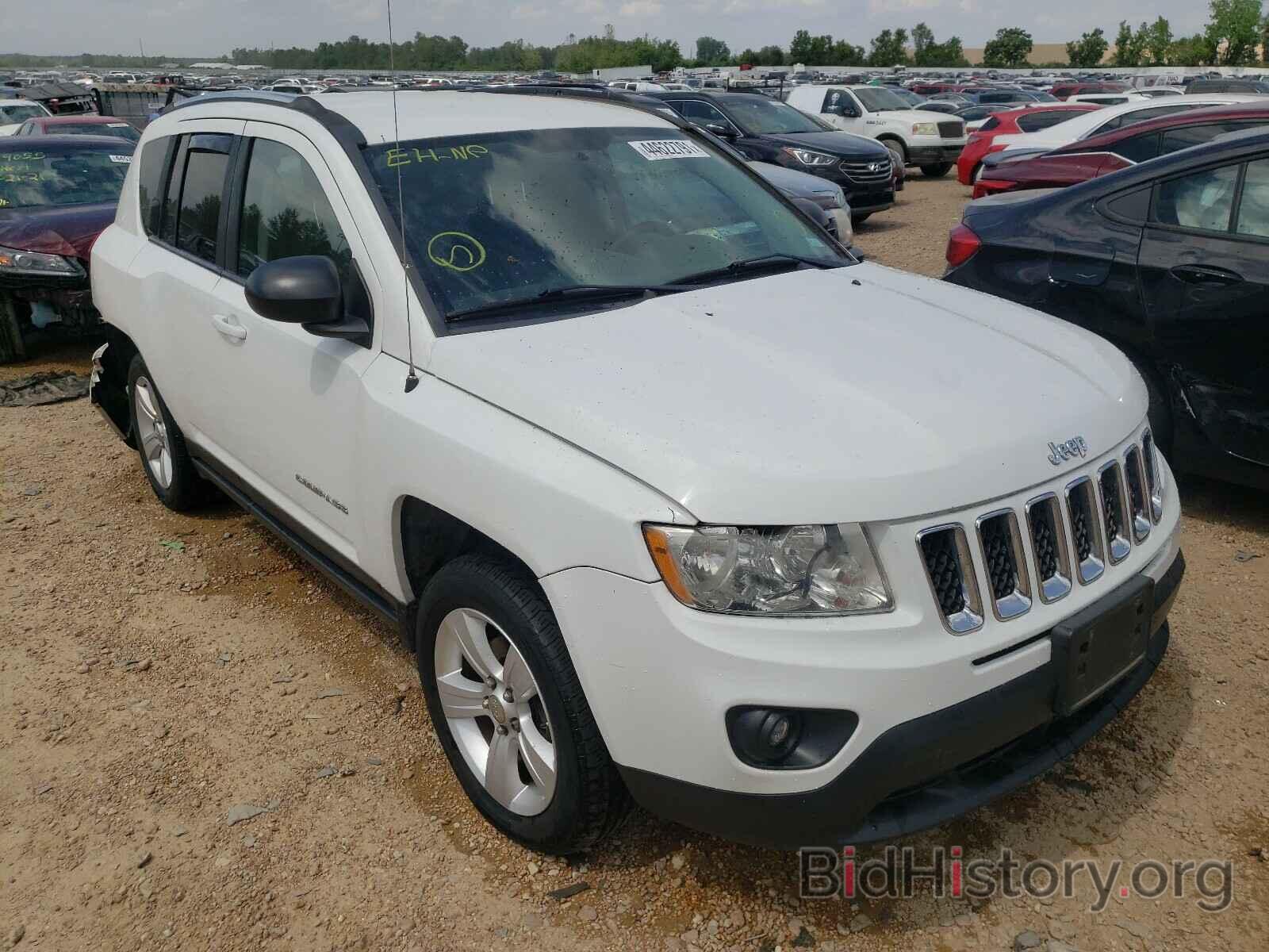 Photo 1J4NF1FB7BD183244 - JEEP COMPASS 2011