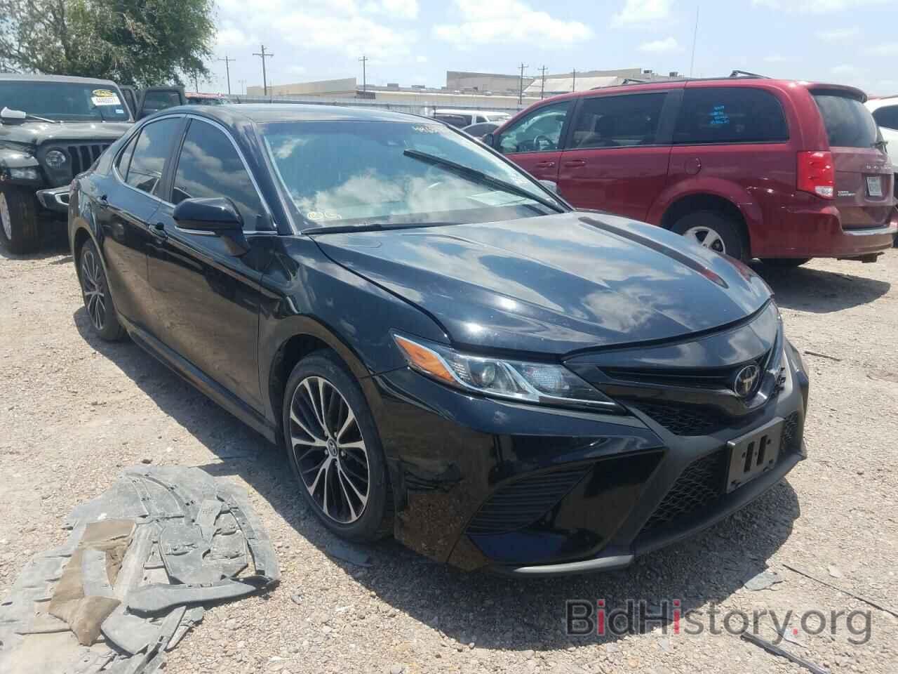 Photo 4T1B11HK3JU576821 - TOYOTA CAMRY 2018