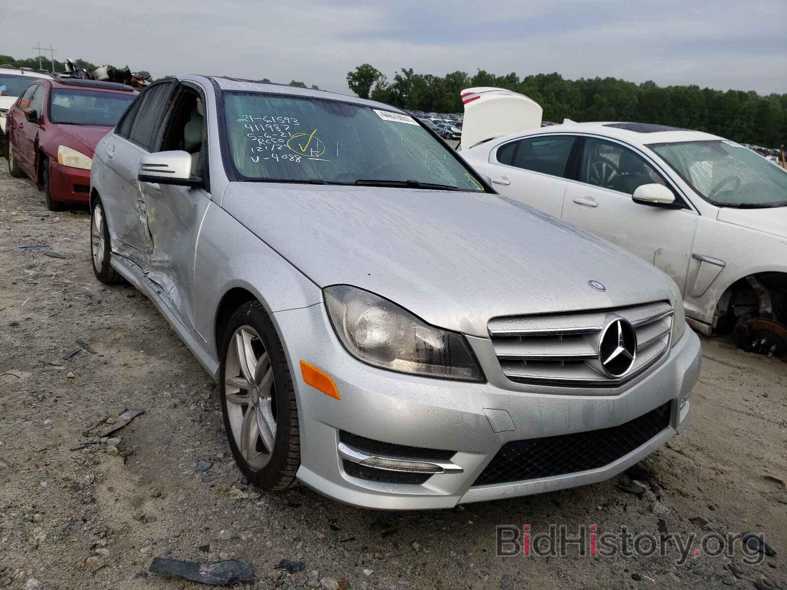 Photo WDDGF4HB1DA854088 - MERCEDES-BENZ C-CLASS 2013