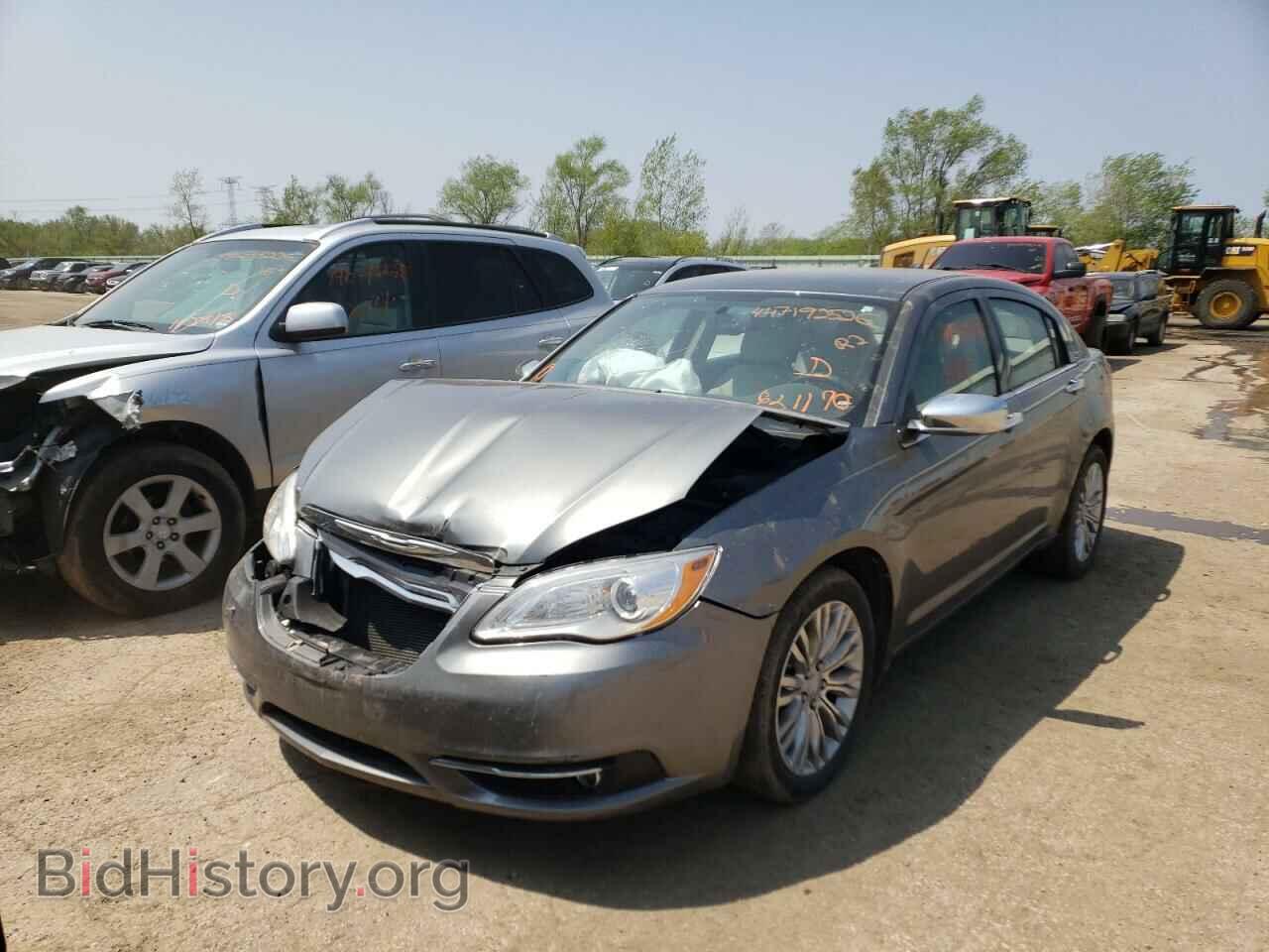 2013 CHRYSLER 200 - VIN: 1C3CCBCG3DN621190 - Фото 2