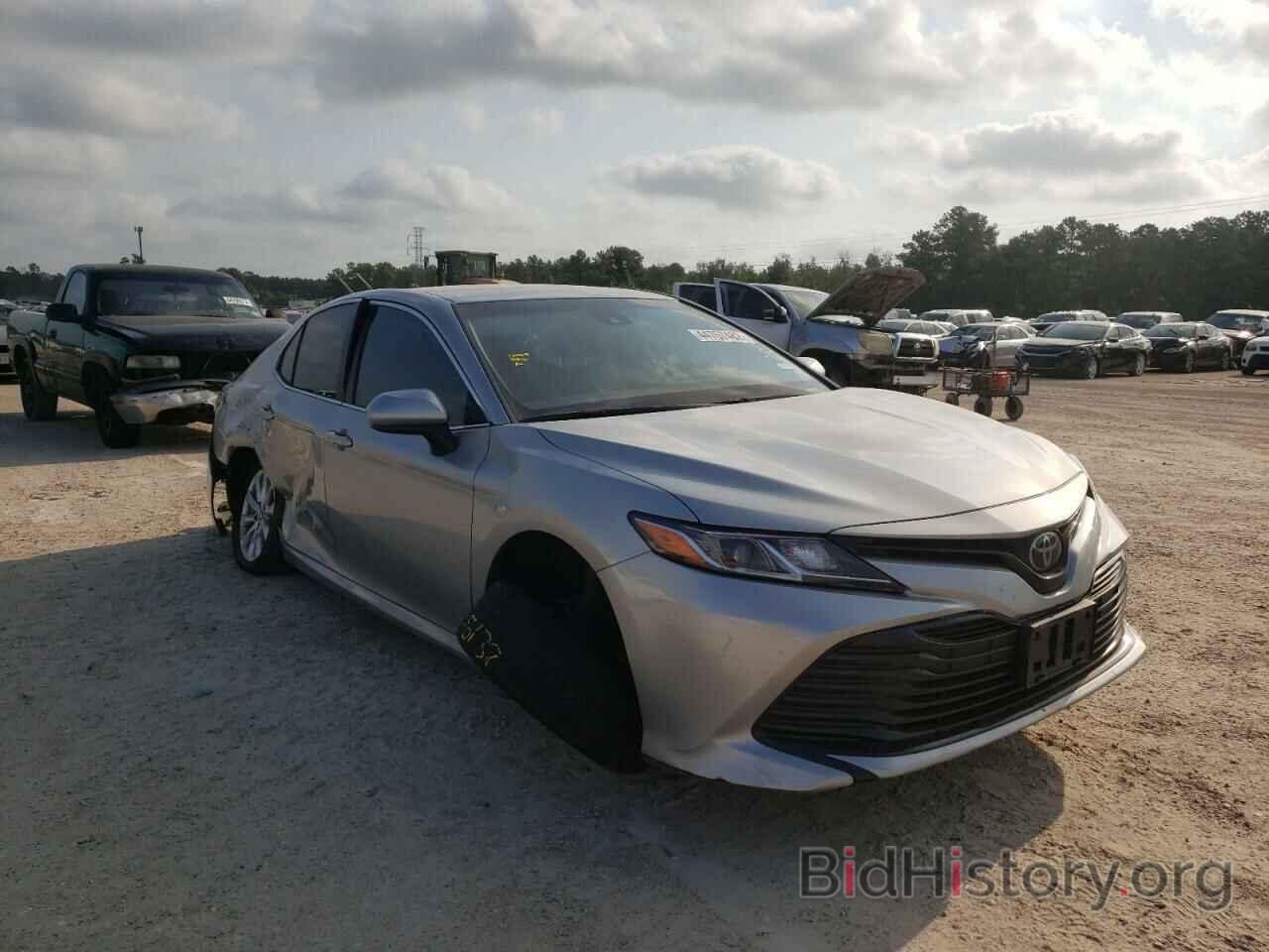 Photo 4T1B11HK9JU082592 - TOYOTA CAMRY 2018