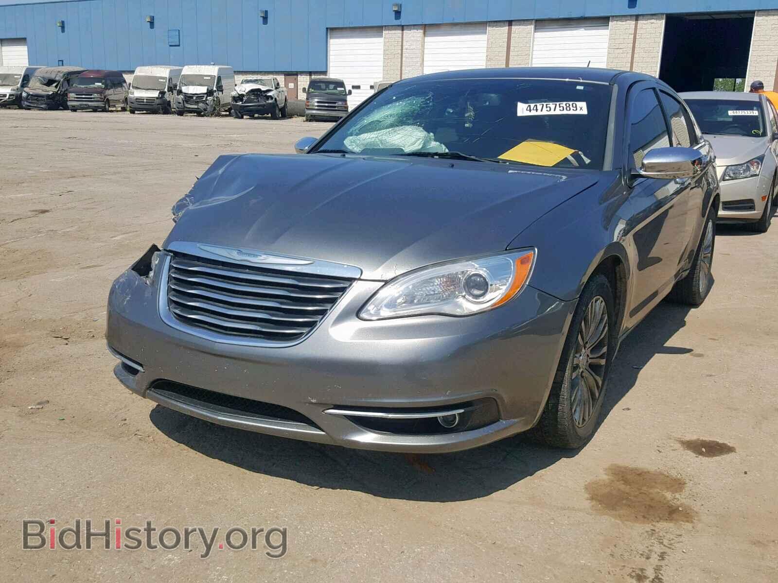 2011 CHRYSLER 200 - VIN: 1C3BC2FB2BN579796 - Photo 2