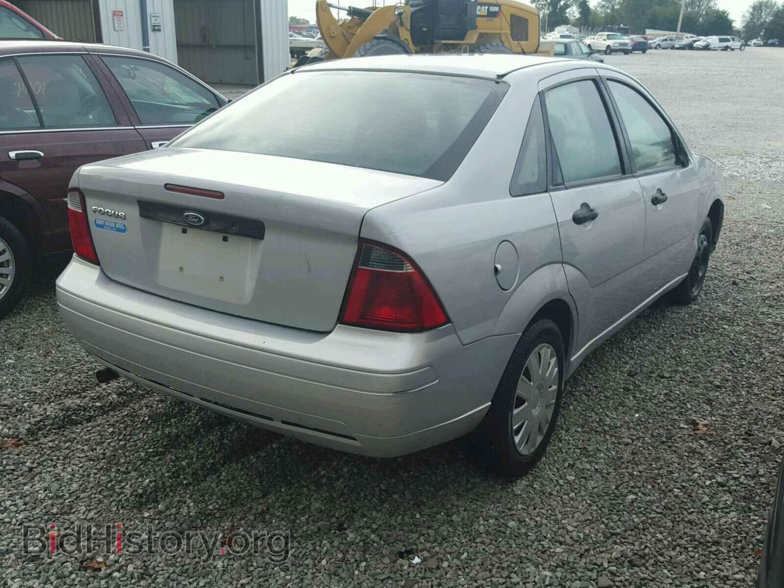 2007 FORD FOCUS - VIN: 1FAFP34N47W270181 - Photo 4