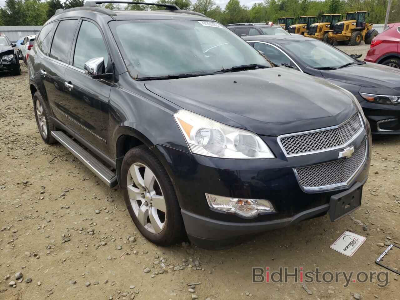 Фотография 1GNKVLEDXBJ313892 - CHEVROLET TRAVERSE 2011