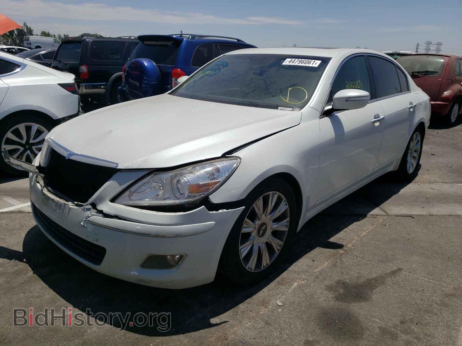 2011 HYUNDAI GENESIS - VIN: KMHGC4DE0BU136154 - Фото 2