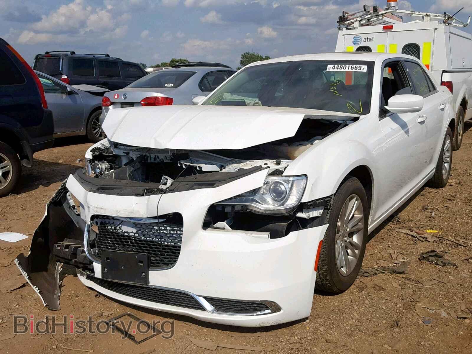 2017 CHRYSLER 300 - VIN: 2C3CCAAG5HH588057 - Фото 2