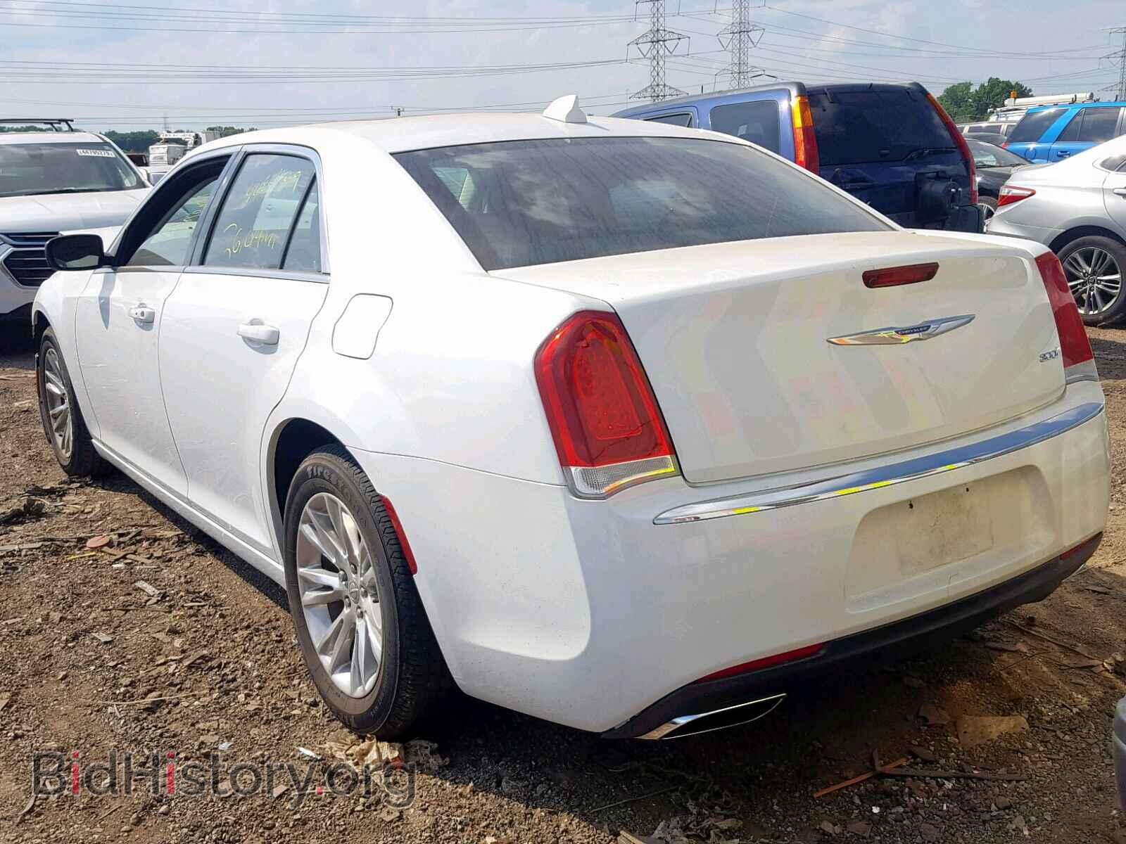 2017 CHRYSLER 300 - VIN: 2C3CCAAG5HH588057 - Фото 3
