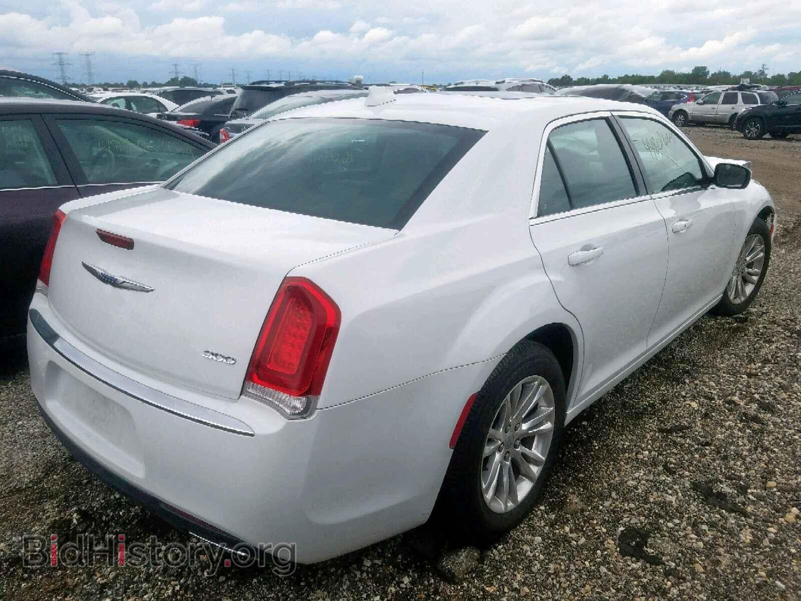 2017 CHRYSLER 300 - VIN: 2C3CCAAG5HH588057 - Фото 4