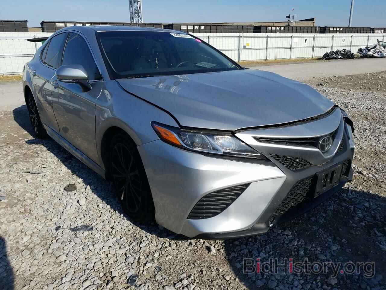 Photo 4T1B11HK9JU507258 - TOYOTA CAMRY 2018