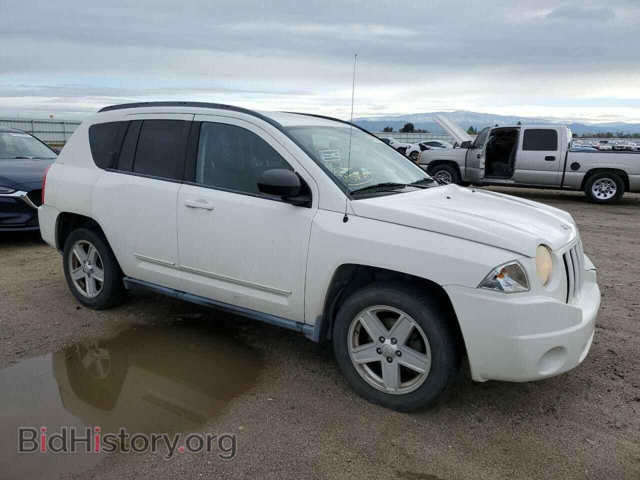 2010 JEEP COMPASS - VIN: 1J4NT4FB2AD589554 - Photo 4