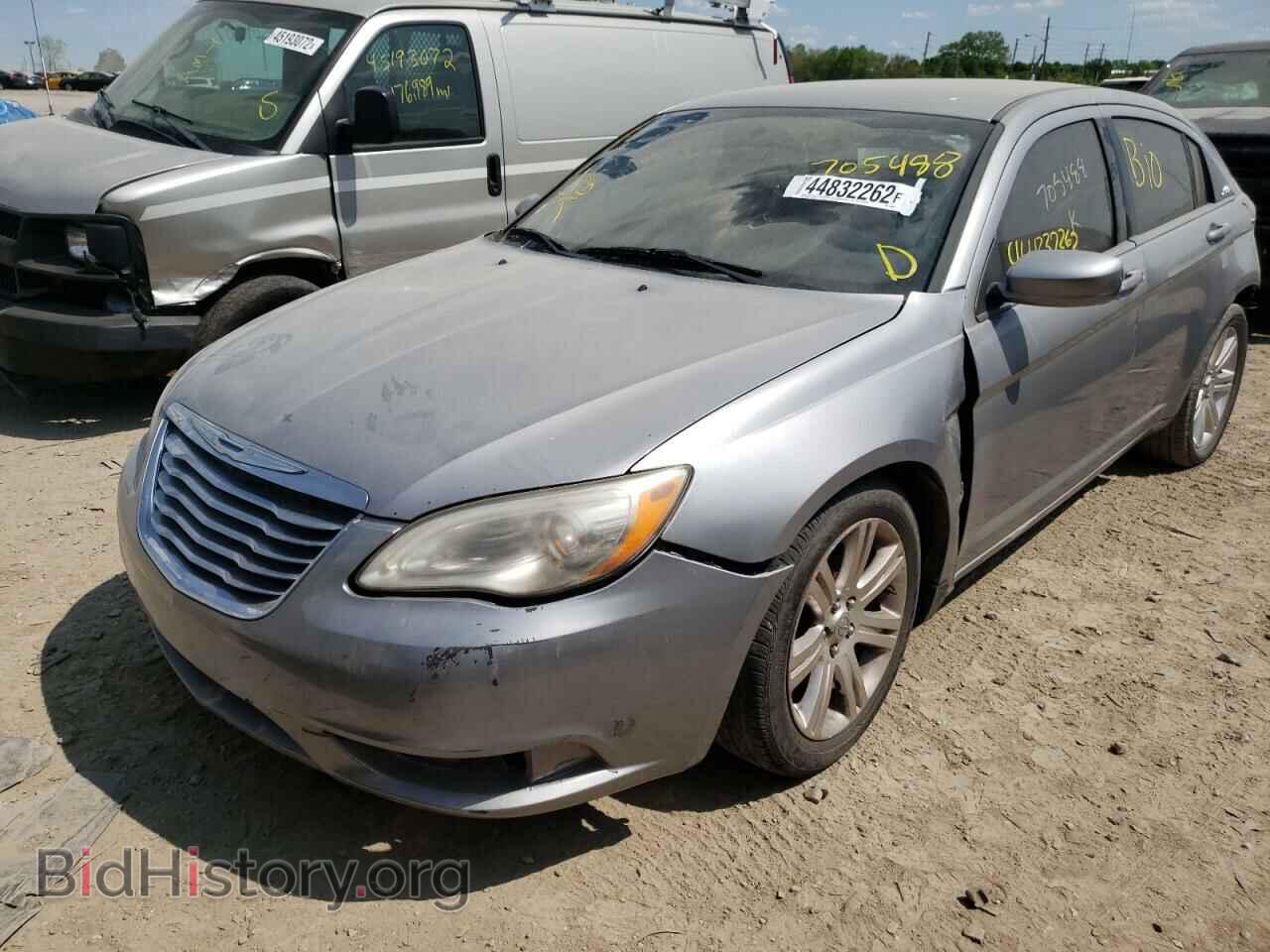 2013 CHRYSLER 200 - VIN: 1C3CCBAB0DN705488 - Фото 2
