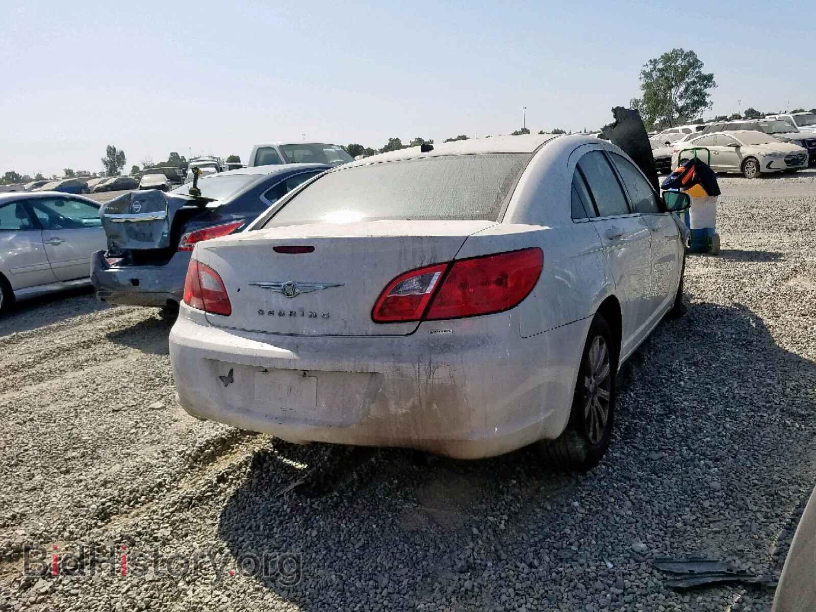 2010 CHRYSLER SEBRING - VIN: 1C3CC5FB2AN214166 - Фото 4