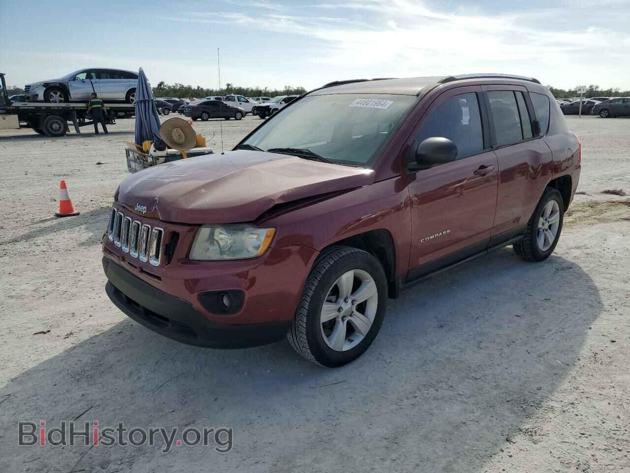 Photo 1J4NT1FB4BD146810 - JEEP COMPASS 2011