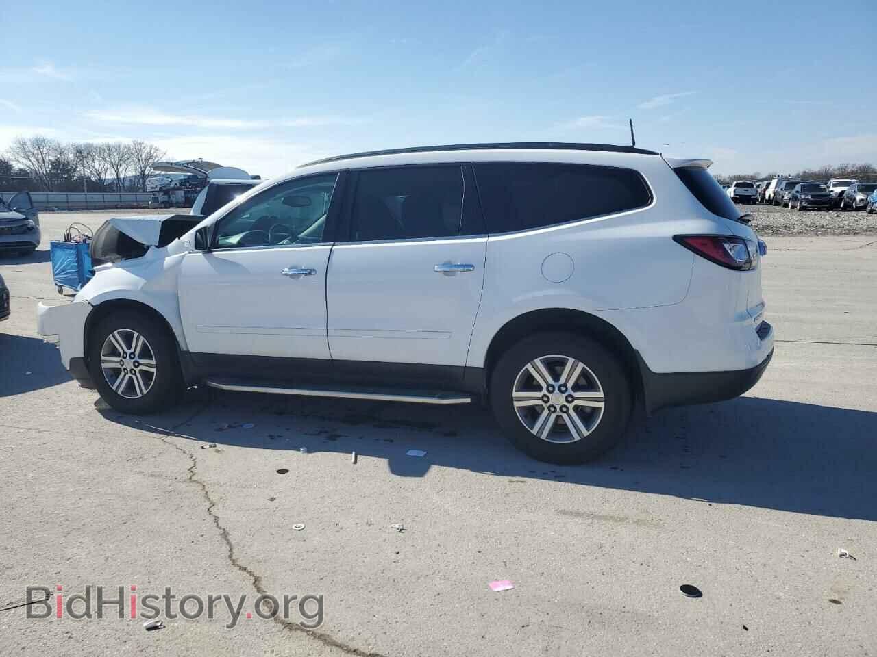2017 CHEVROLET TRAVERSE - VIN: 1GNKRHKD2HJ332127 - Фото 2