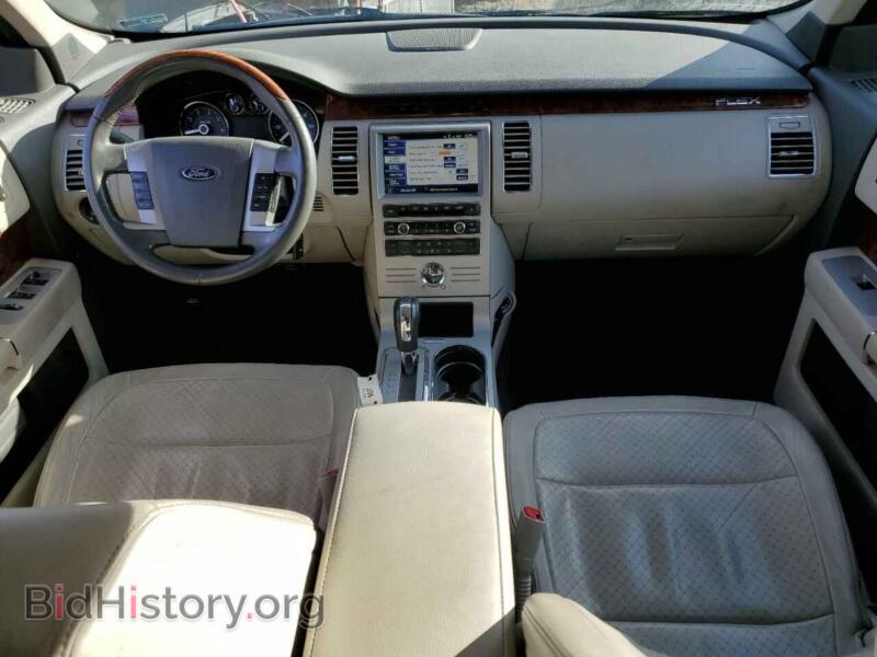 2011 Ford FLEX (VIN 2FMGK5DC2BBD05734) — фото 8 из 12