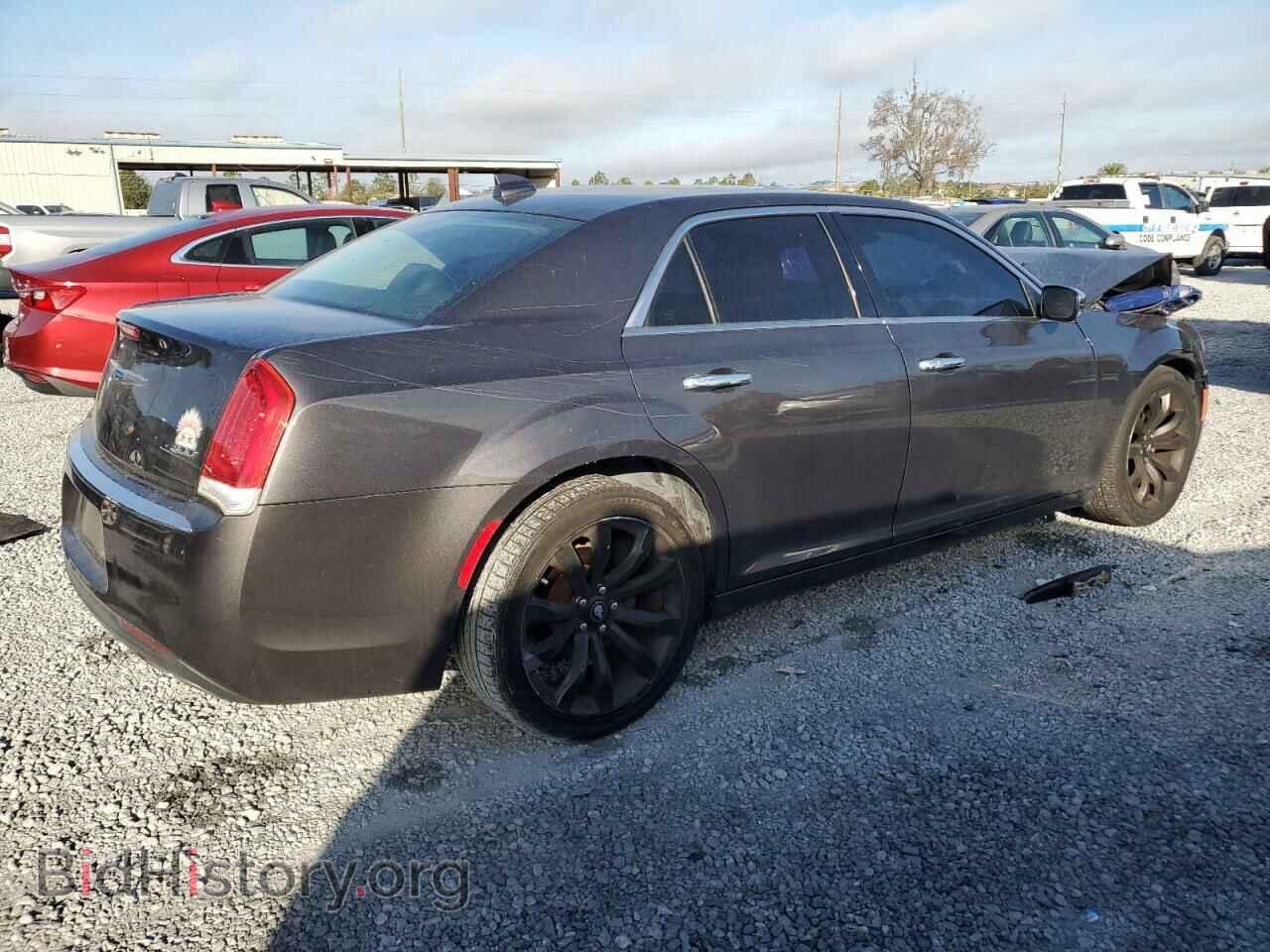 2019 CHRYSLER 300 - VIN: 2C3CCAEG0KH585620 - Фото 3