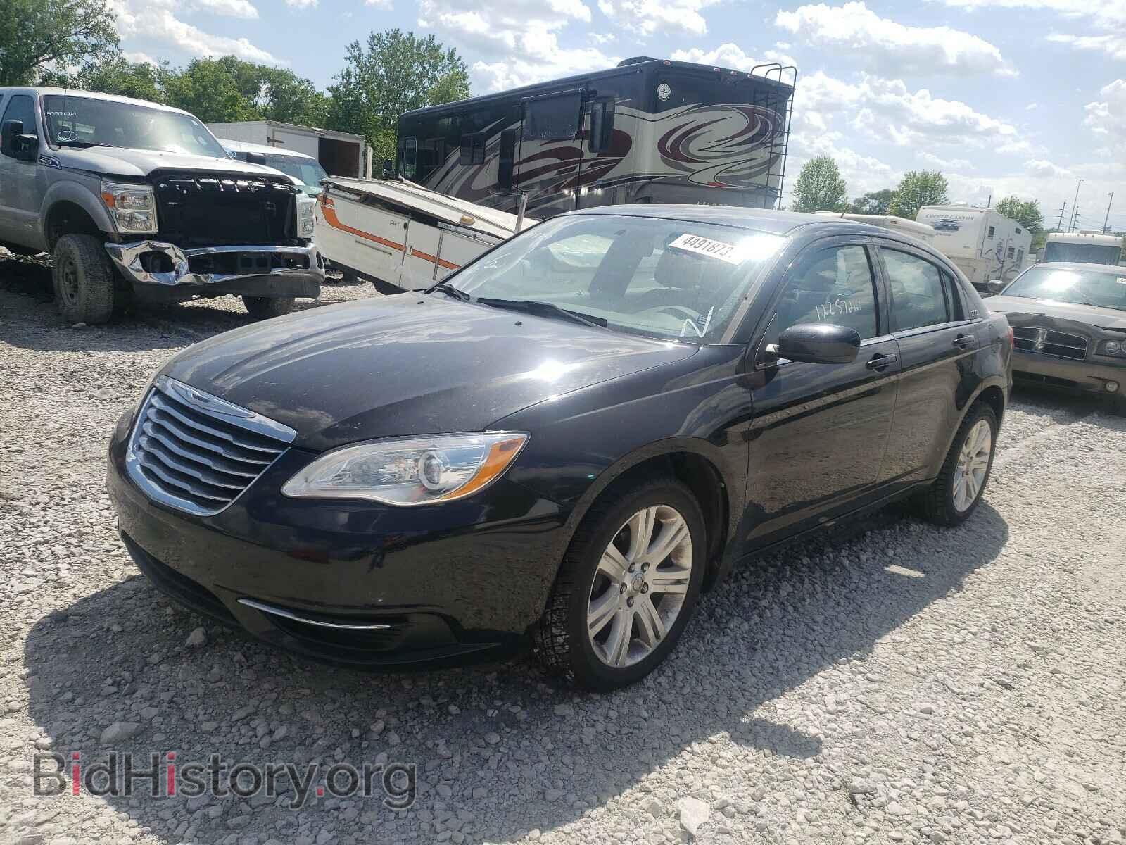 2013 CHRYSLER 200 - VIN: 1C3CCBAB4DN766018 - Фото 2