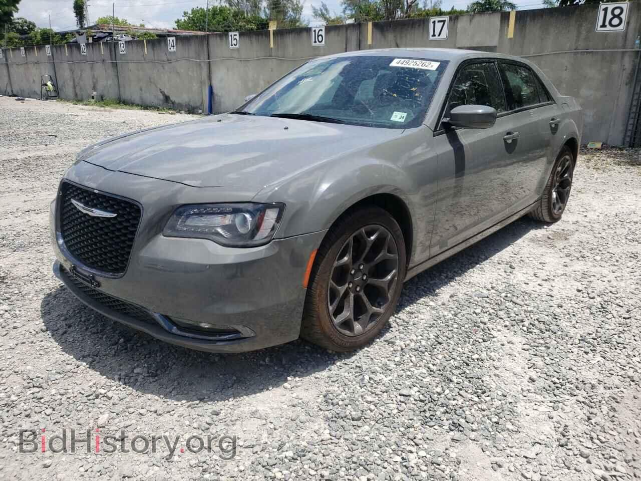 2019 CHRYSLER 300 - VIN: 2C3CCABG8KH515836 - Фото 2