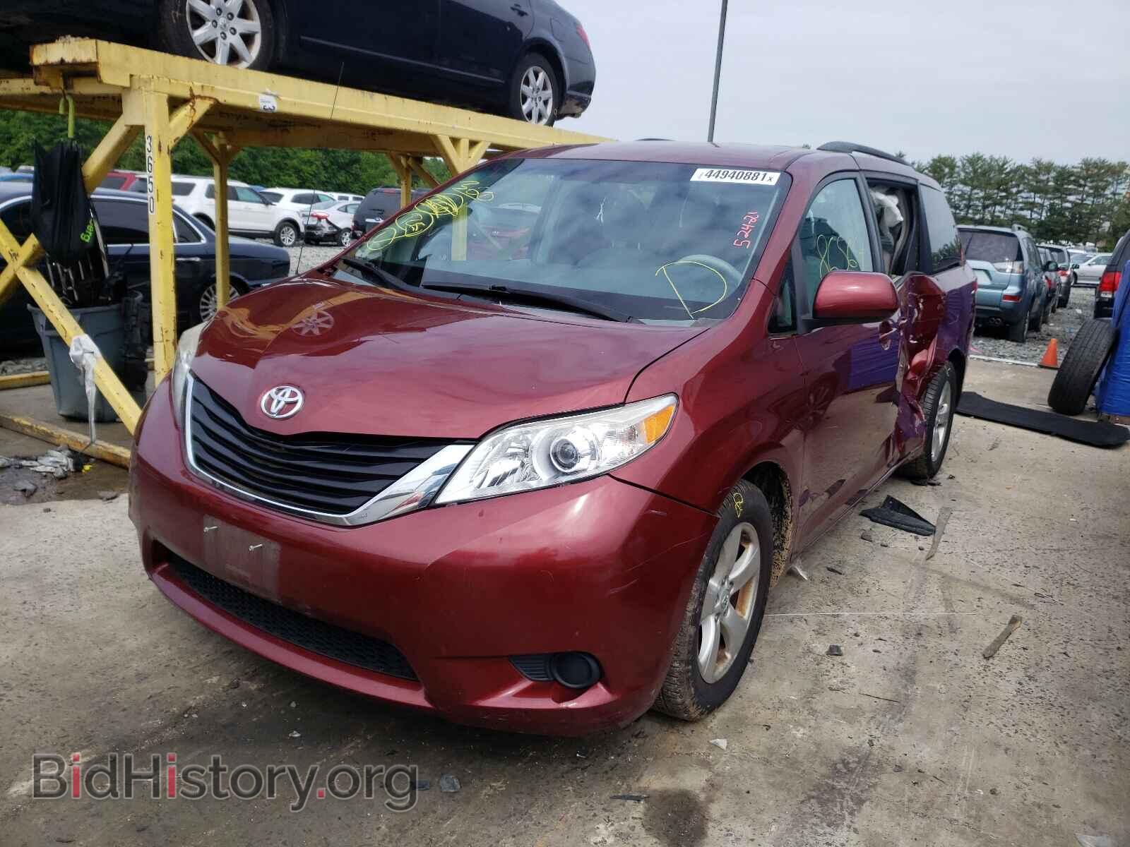 2013 TOYOTA SIENNA - VIN: 5TDKK3DC8DS282996 - Фото 2