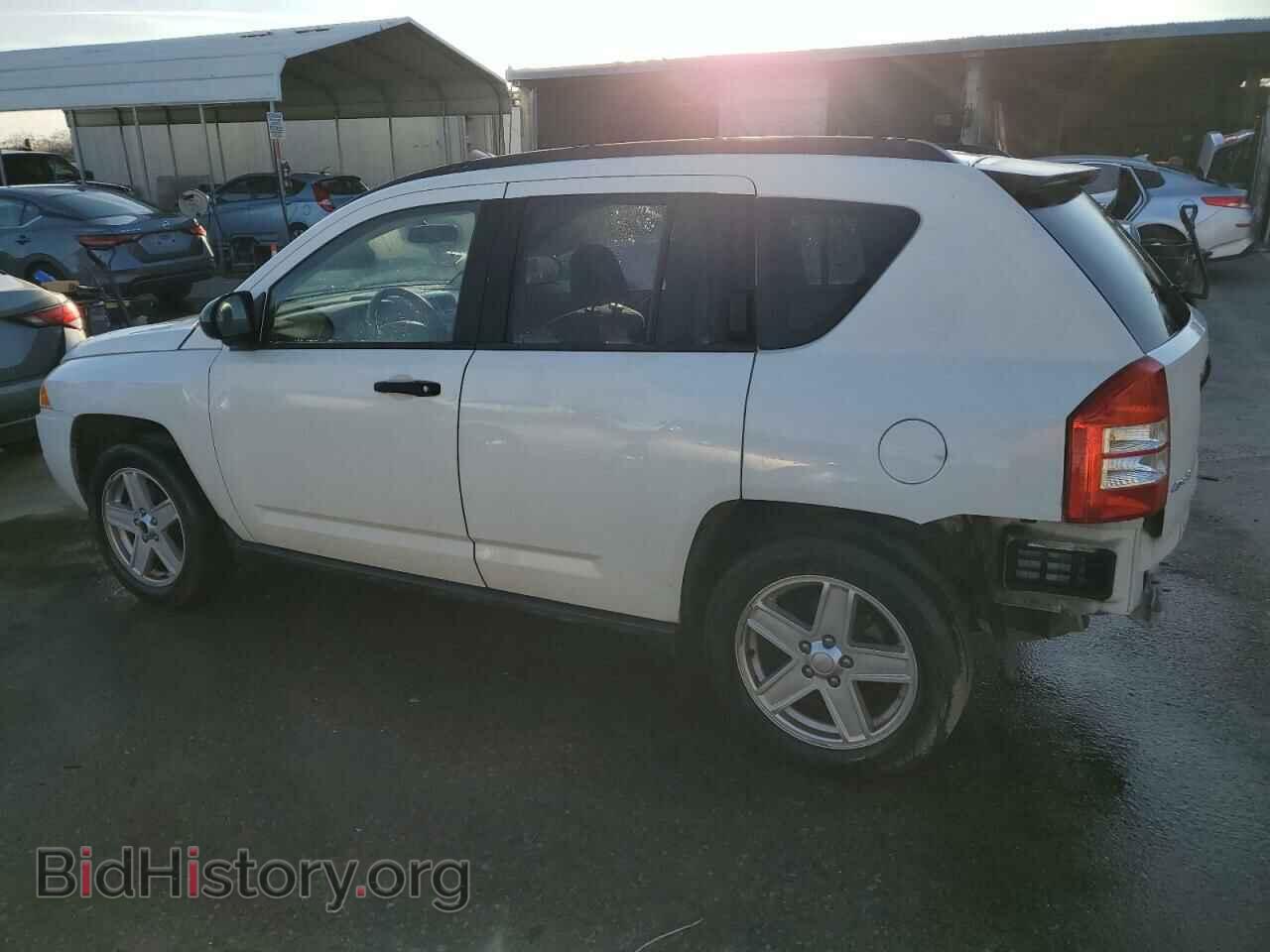 2007 JEEP COMPASS - VIN: 1J8FF47W17D596872 - Photo 2