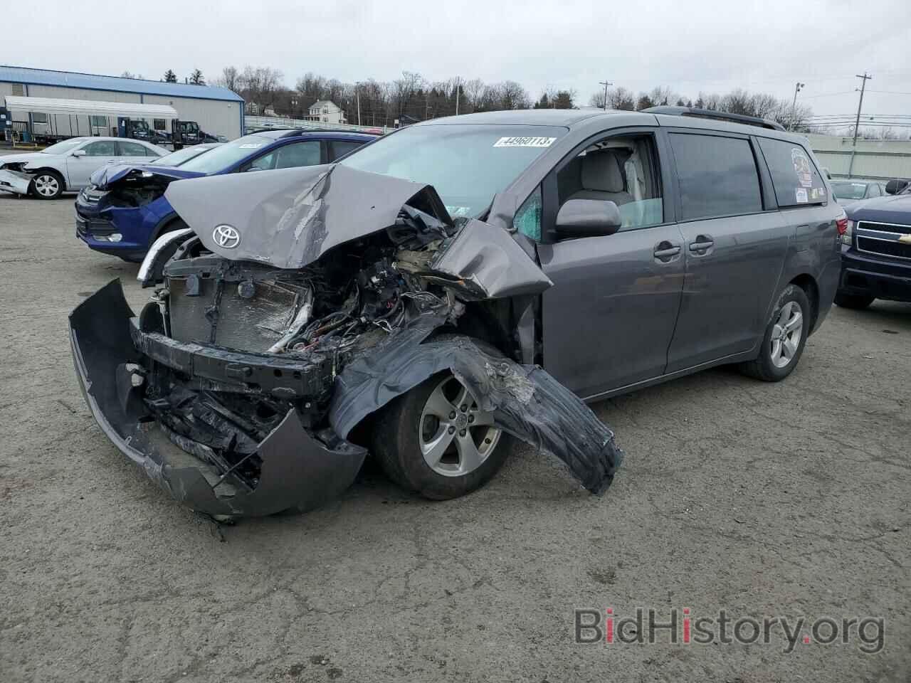 Photo 5TDKZ3DC3HS845910 - TOYOTA SIENNA 2017