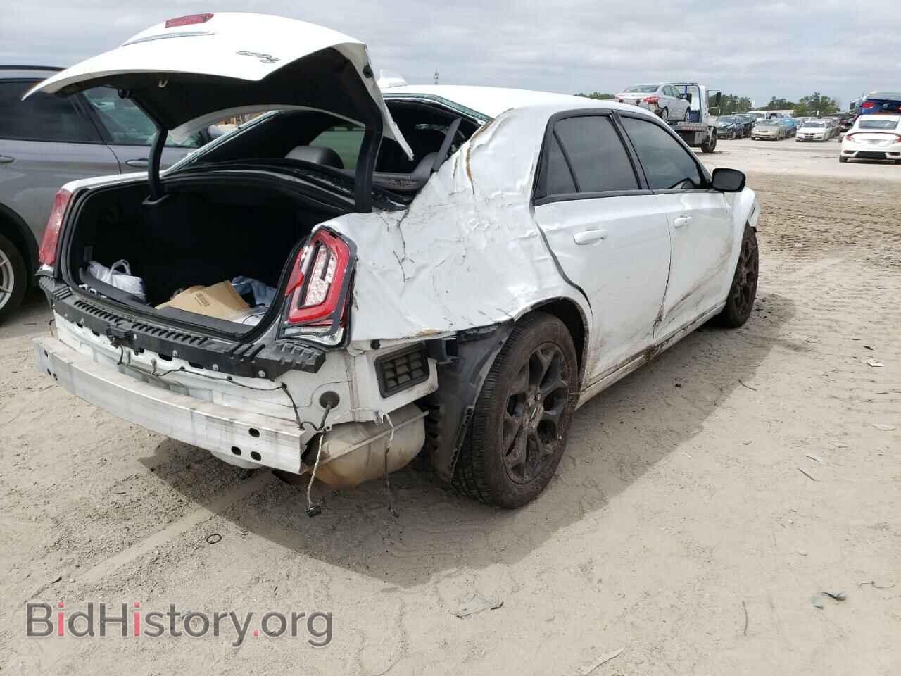 2019 CHRYSLER 300 - VIN: 2C3CCAGG3KH542631 - Фото 3