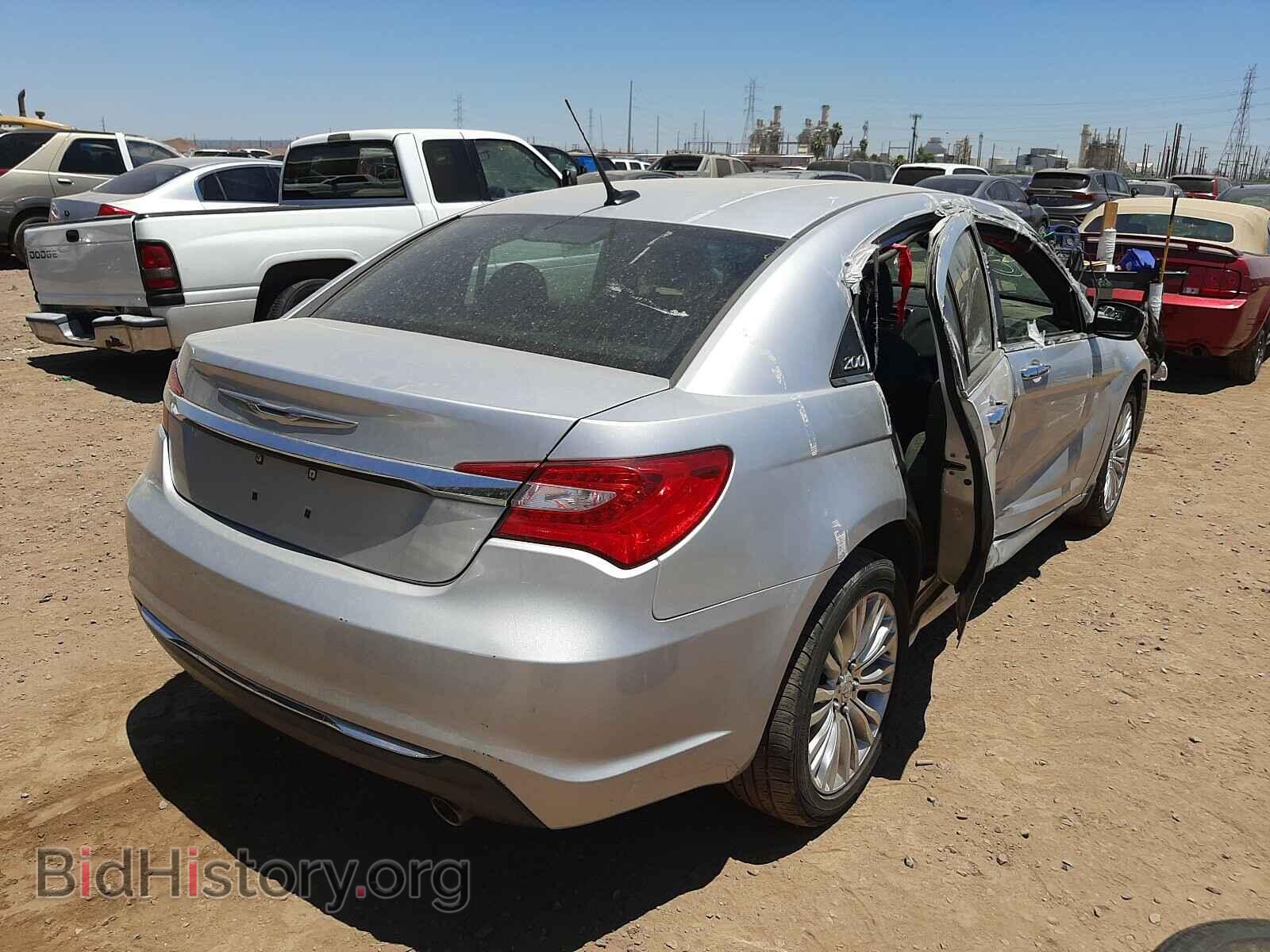 2011 CHRYSLER 200 - VIN: 1C3BC2FG2BN505807 - Фото 4